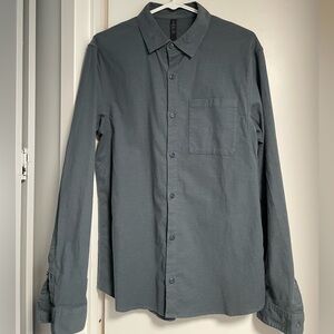 Men’s Medium Lululemon Slim Fit Button Down